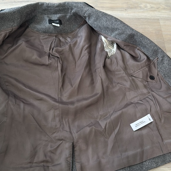 **J. Crew Gray Blazer with Notched Lapels and Structured Shoulders - Picture 3 of 7